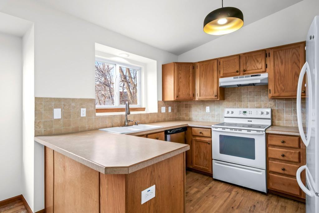 749 Peregrine Run - Photo 5 of 25