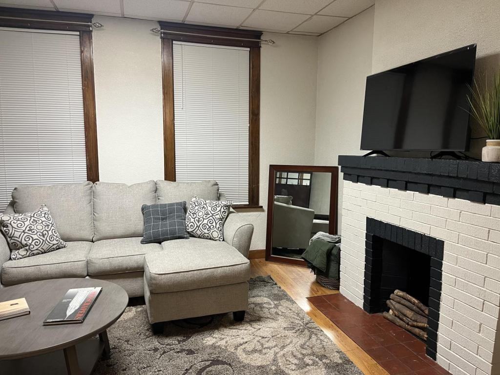 736 Dover Pl ## 1f - Photo 6 of 14