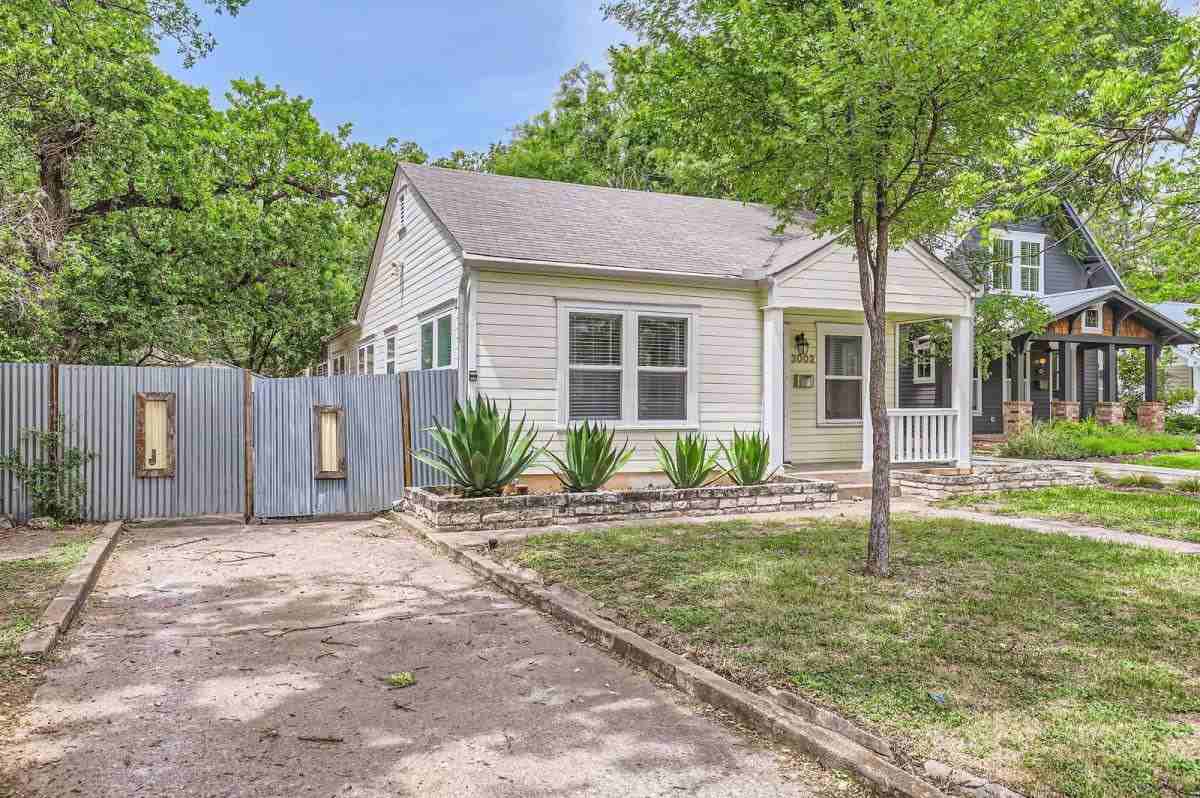 3002 Lafayette Ave - Photo 3 of 10
