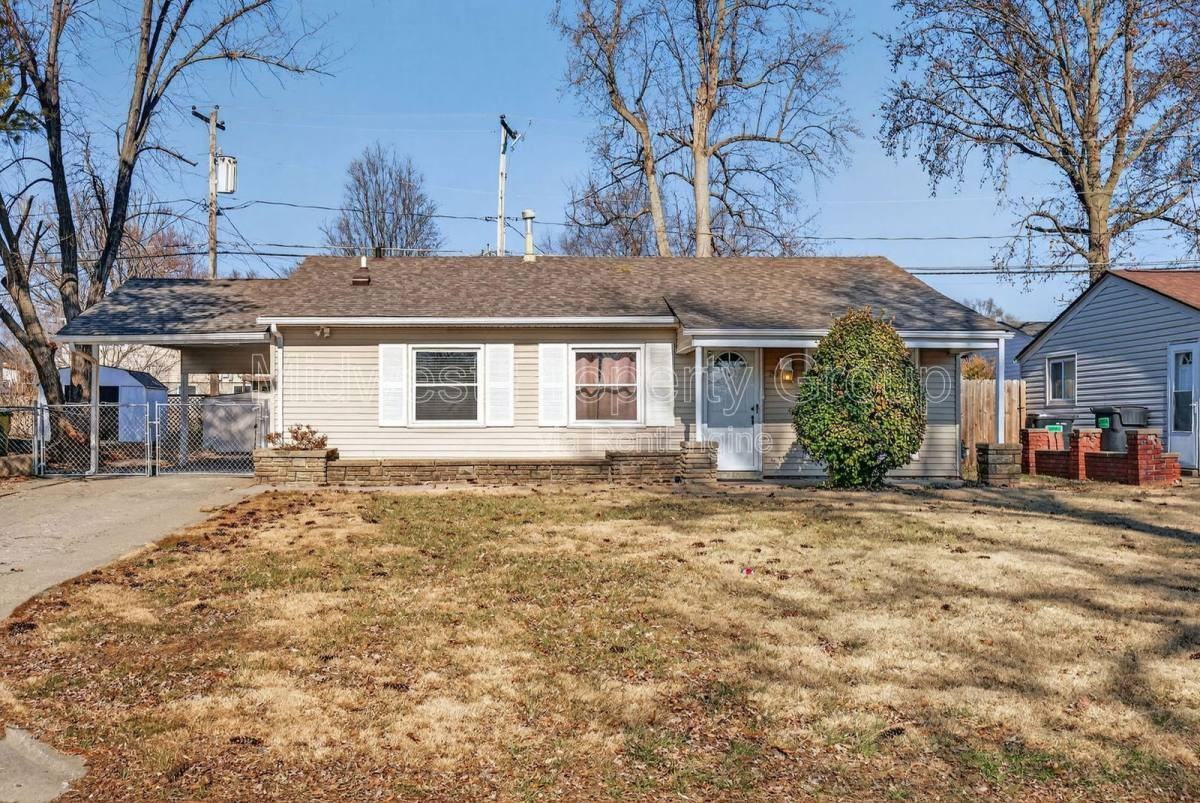 36 Jamestown Dr - Photo 2 of 10