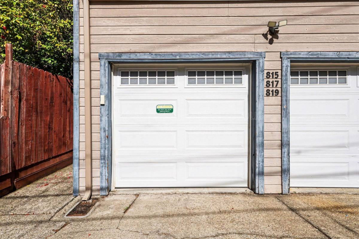 815 E 28th St - Photo 2 of 10