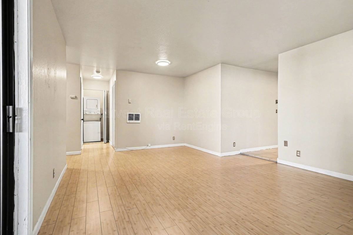 815 E 28th St - Photo 4 of 10