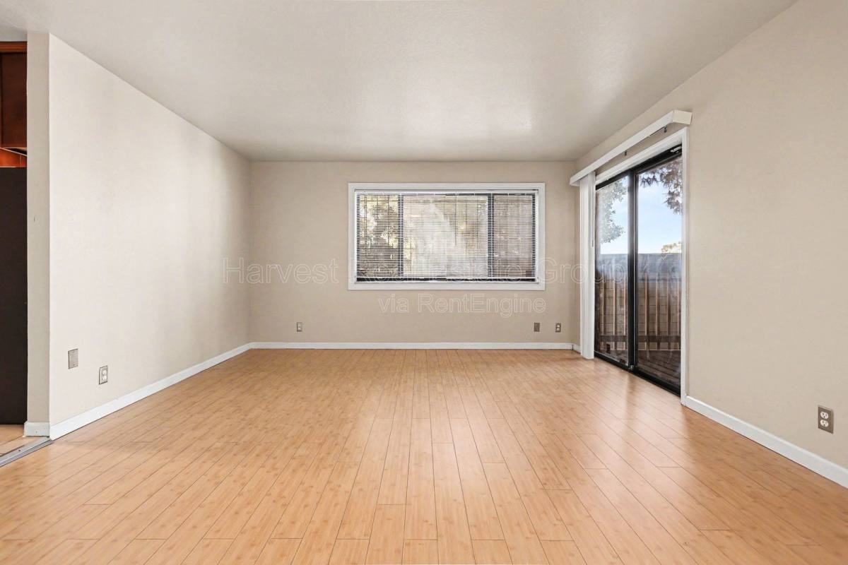 815 E 28th St - Photo 6 of 10