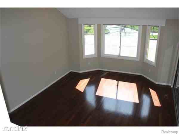 1835 Golf Ridge Dr #7 - Photo 2 of 6