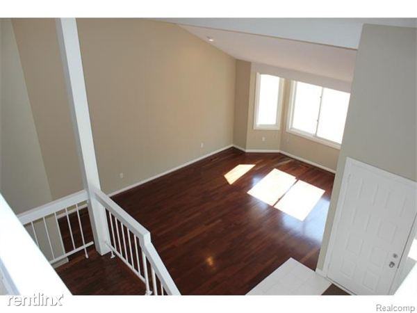 1835 Golf Ridge Dr #7 - Photo 3 of 6