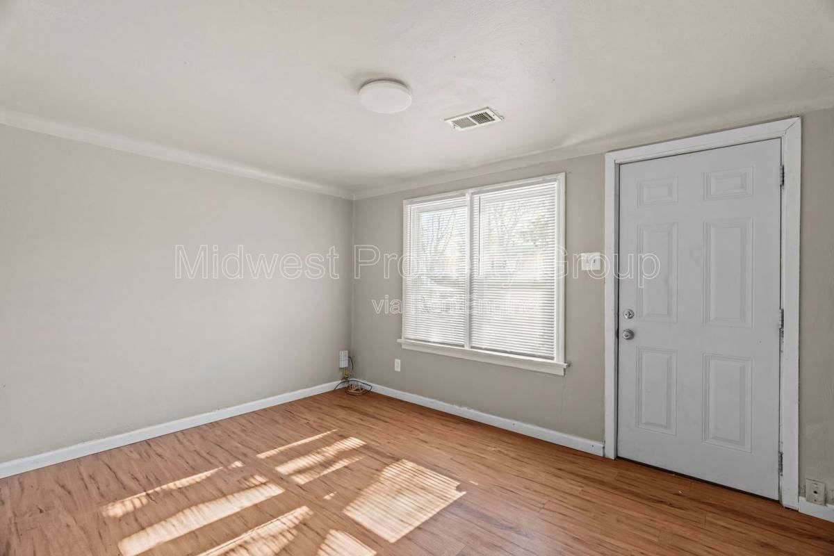 161 Anistasia Dr - Photo 2 of 10