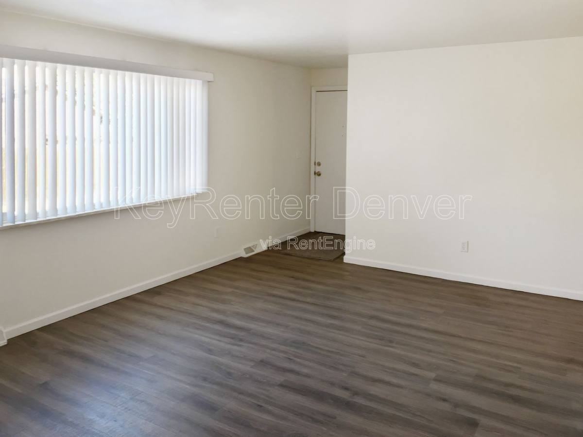 9165 Perry St - Photo 3 of 10
