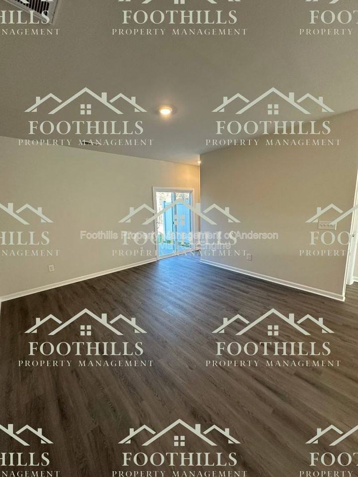 226 Islay Way - Photo 3 of 10