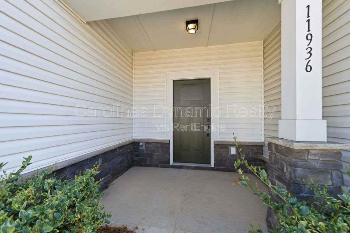 11936 Basking Dr - Photo 3 of 10