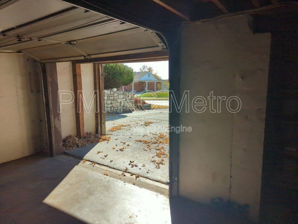 526 E Walnut St - Photo 2 of 6