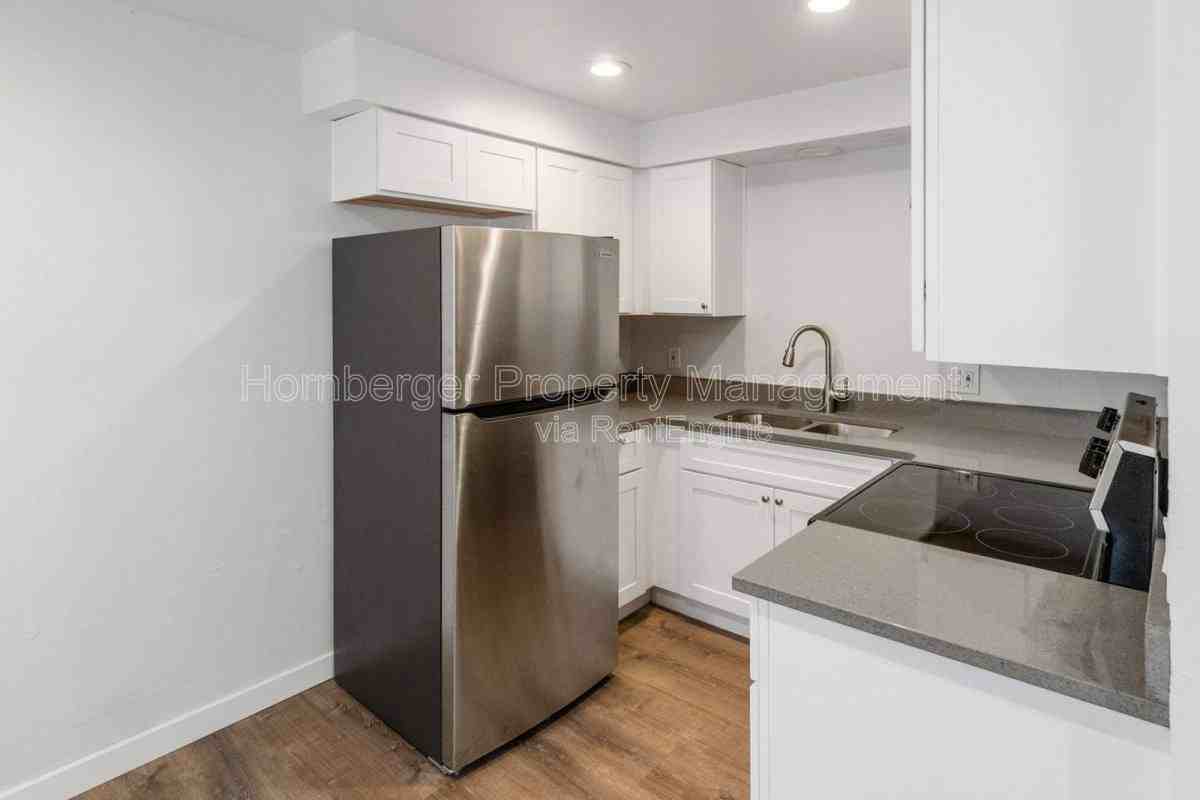 5416 N Lacey St - Photo 2 of 10