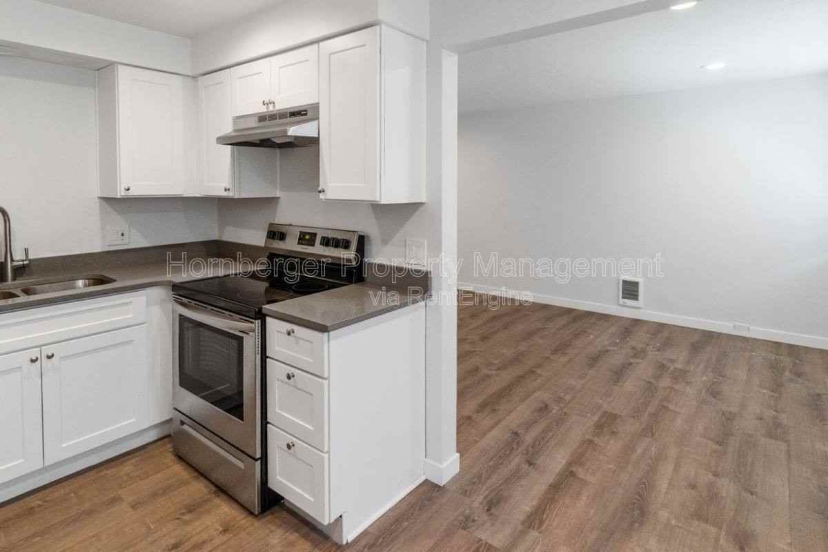 5416 N Lacey St - Photo 3 of 10