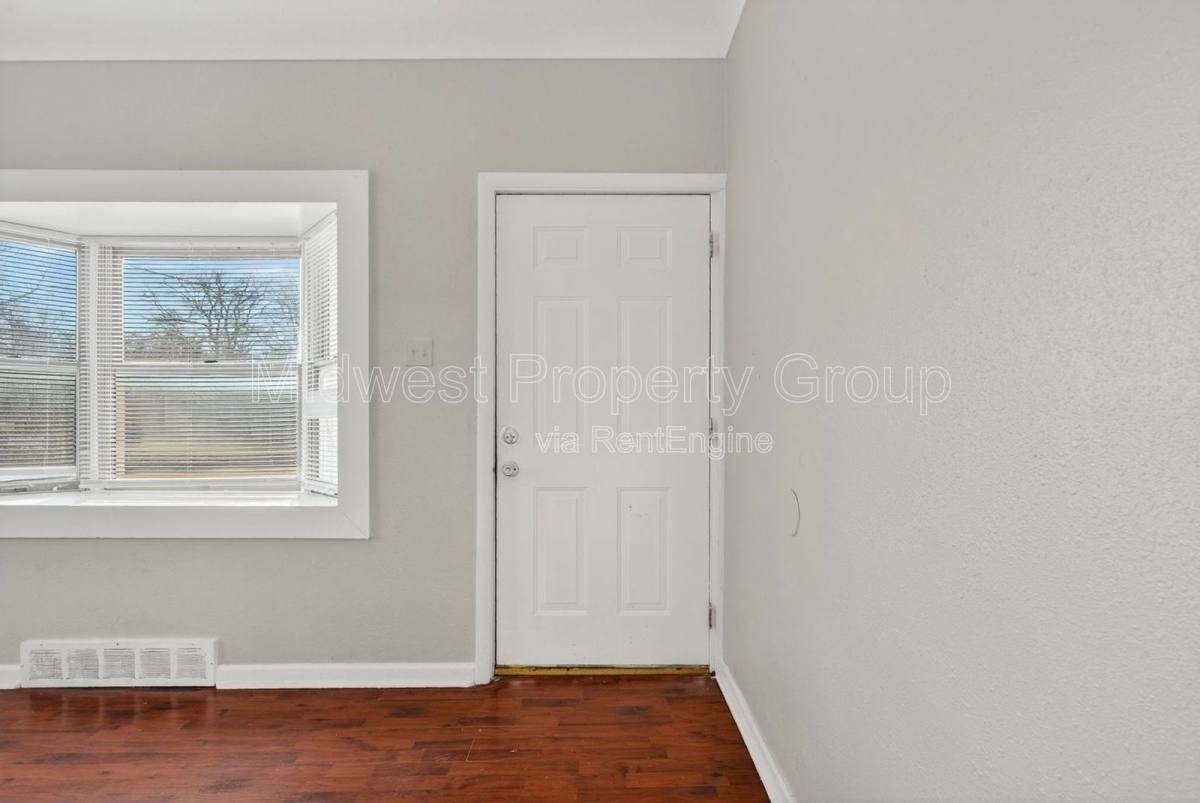 5978 Laurette Ave - Photo 3 of 10