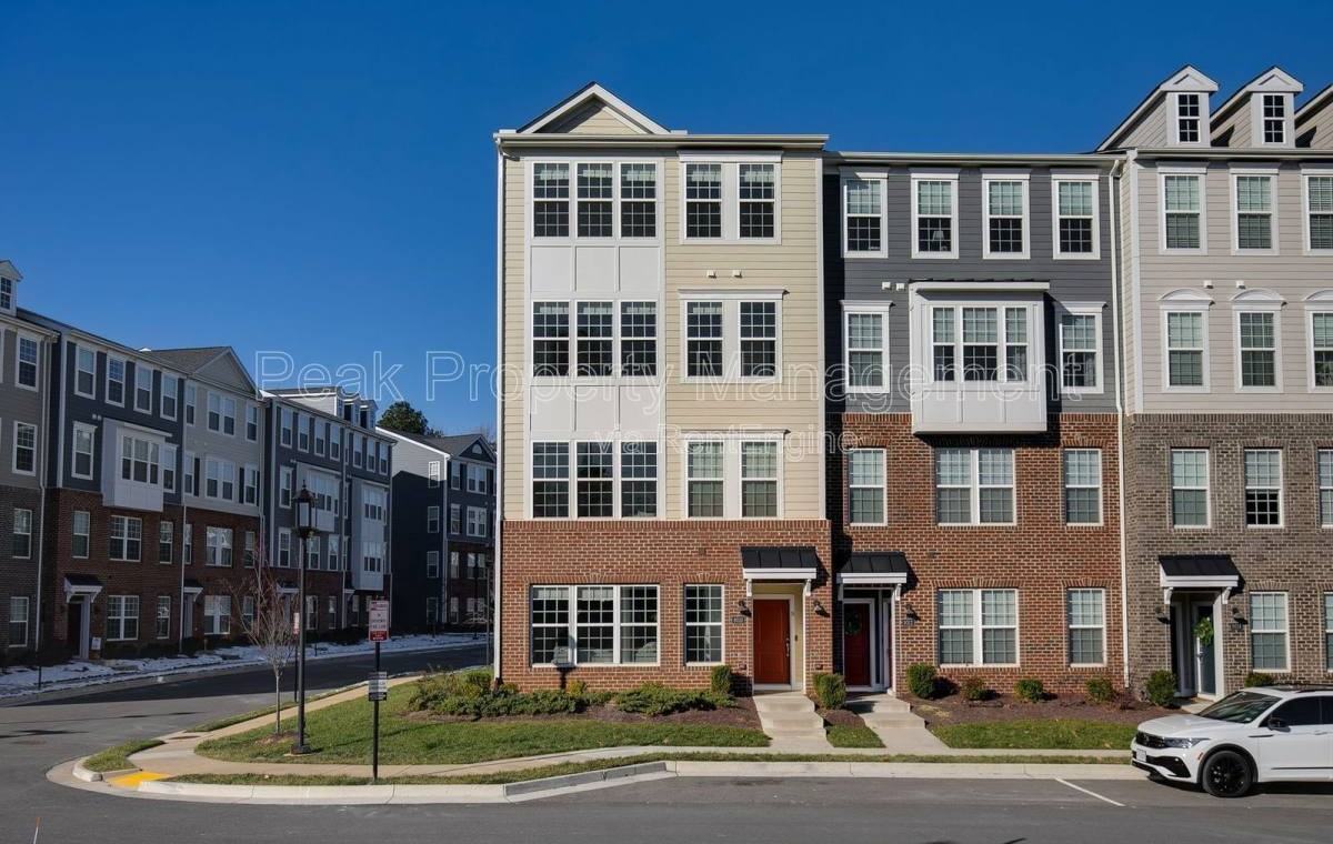8010 Wistar Glen Dr #B - Photo 2 of 10