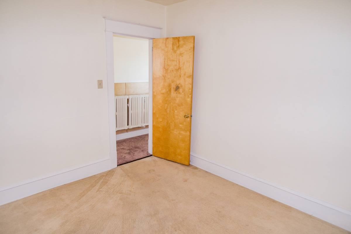 682 Bennett St - Photo 7 of 9