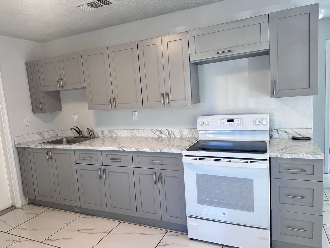 410 Nw 33rd St - Photo 6 of 10