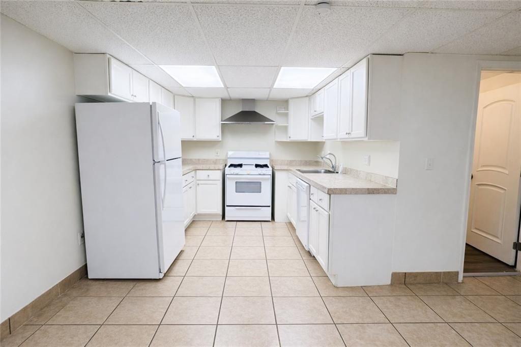 220 Sandy Springs Pl ##D - Photo 5 of 8