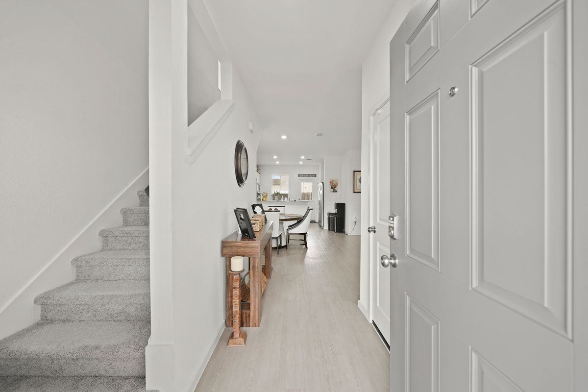 26235 Arrowleaf Dr - Photo 4 of 30