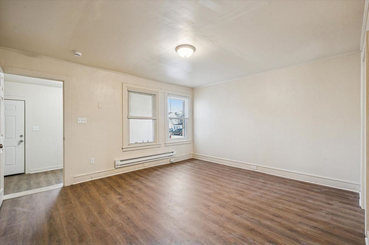 1112 Johnson St - Photo 5 of 14