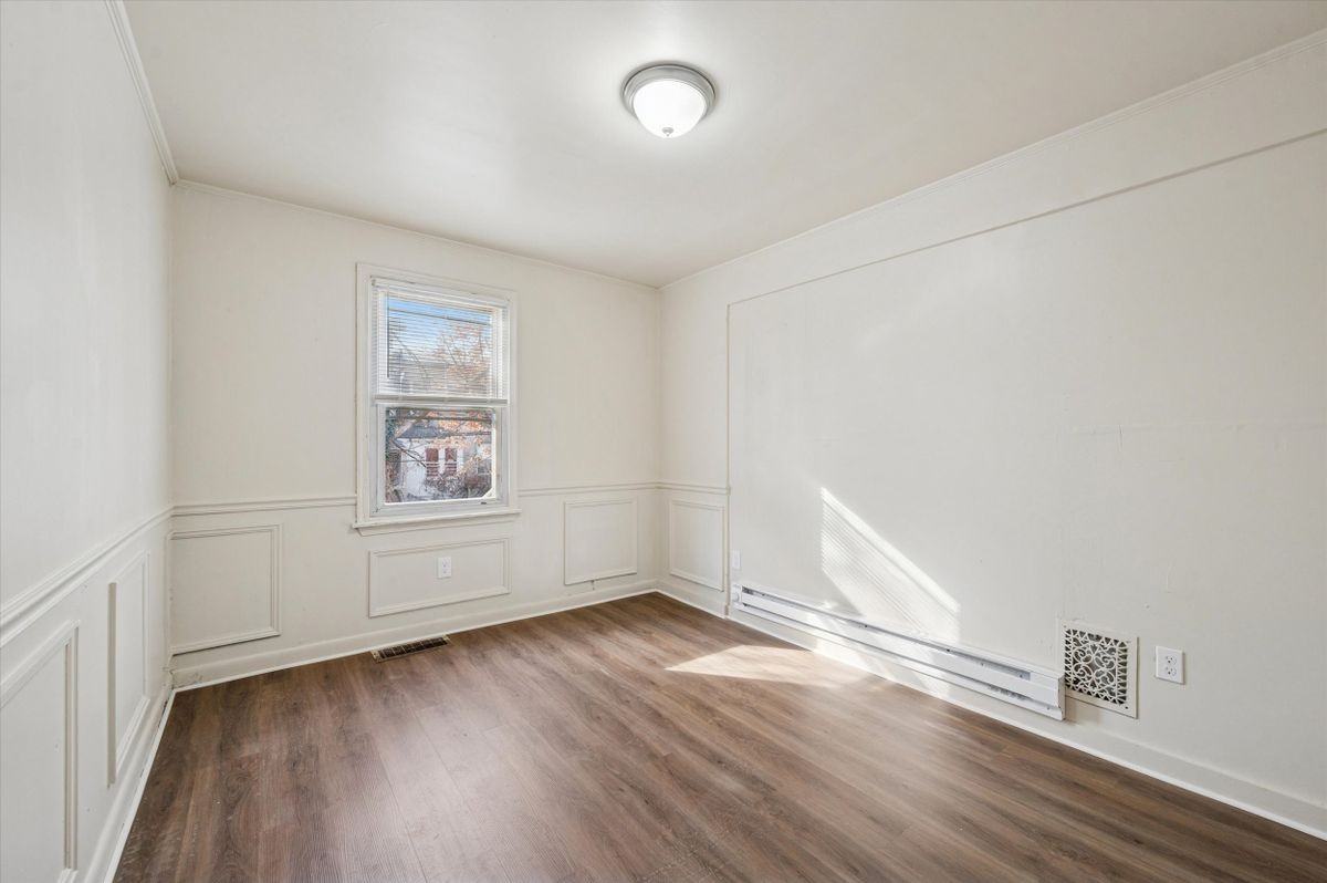 1112 Johnson St - Photo 6 of 14