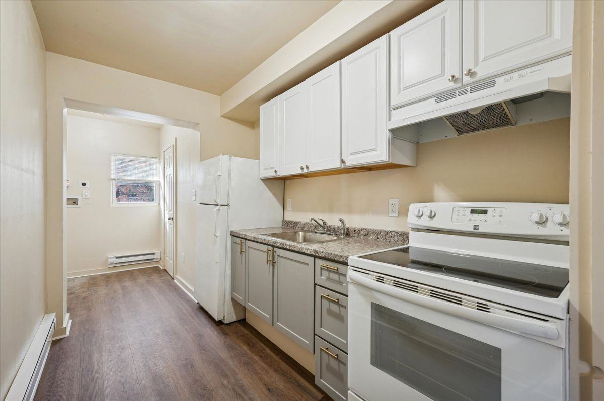 1112 Johnson St - Photo 7 of 14