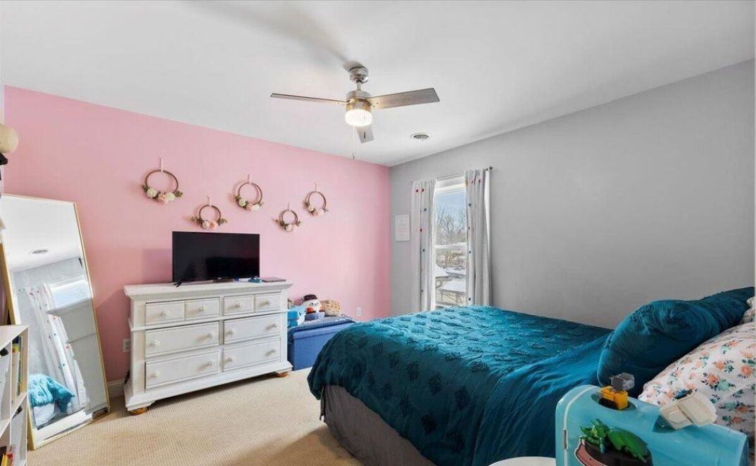 949 Hudson Ave - Photo 4 of 32