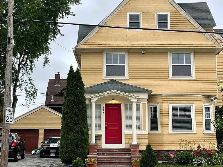 1362 Narragansett Blvd