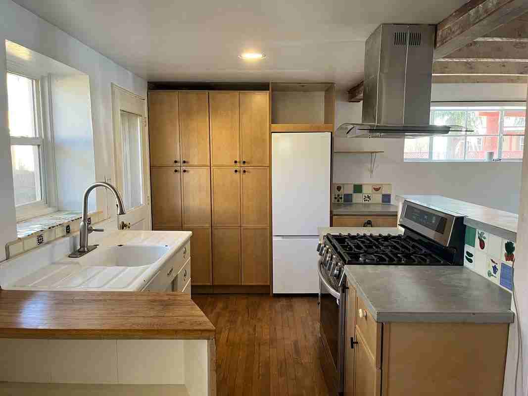 410 Liebert St - Photo 3 of 16