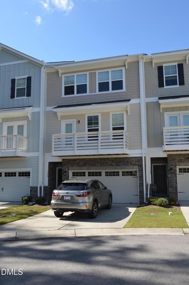 1126 Finch Ct - Photo 3 of 36