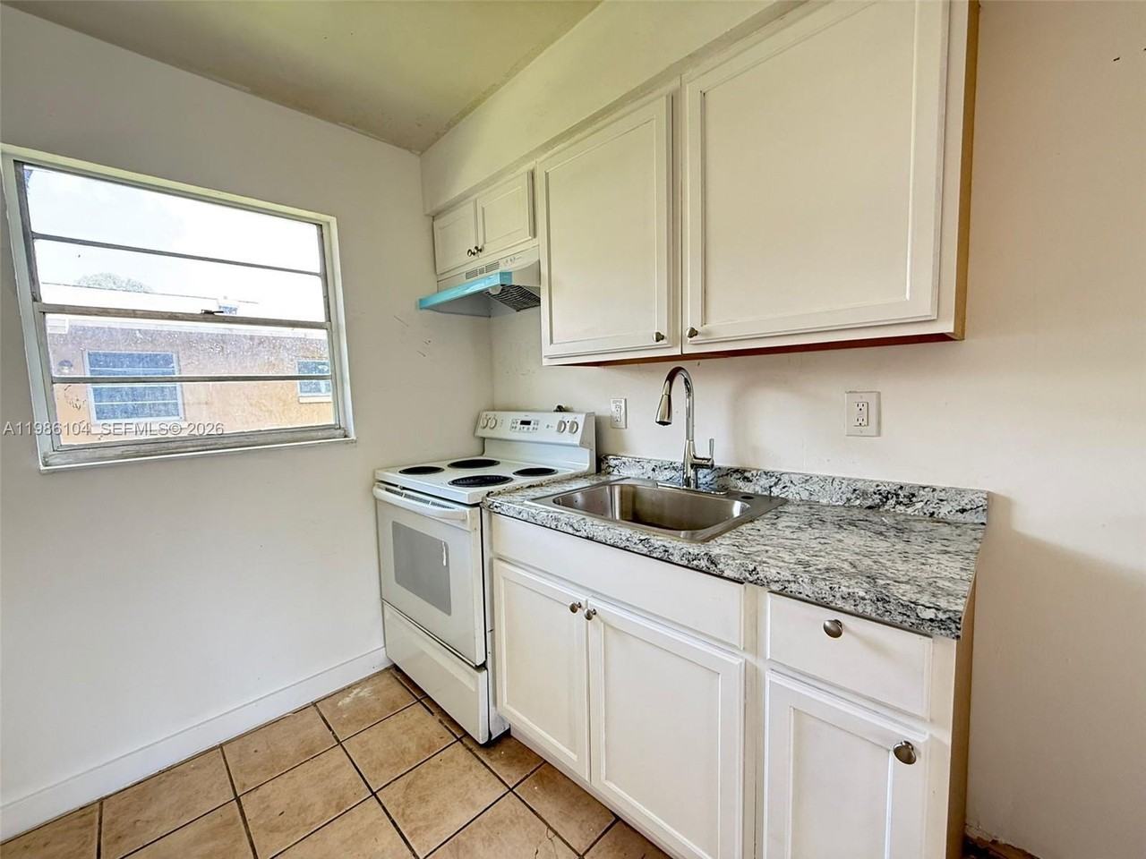 1703 Palm Dr #A - Photo 3 of 14