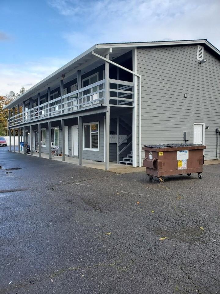 155 Nw Jackson St #1 - Photo 2 of 7