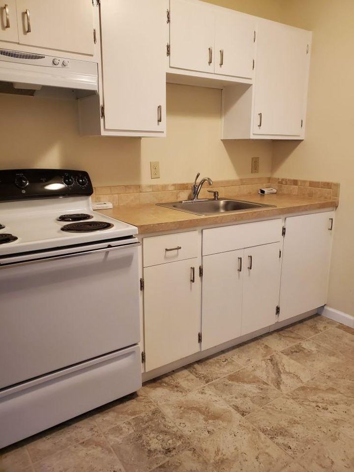 155 Nw Jackson St #1 - Photo 3 of 7