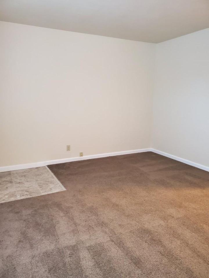 155 Nw Jackson St #1 - Photo 6 of 7