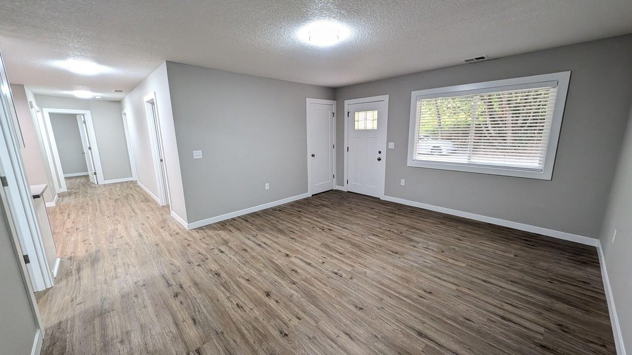 1660 Se Oak Grove Blvd - Photo 5 of 21