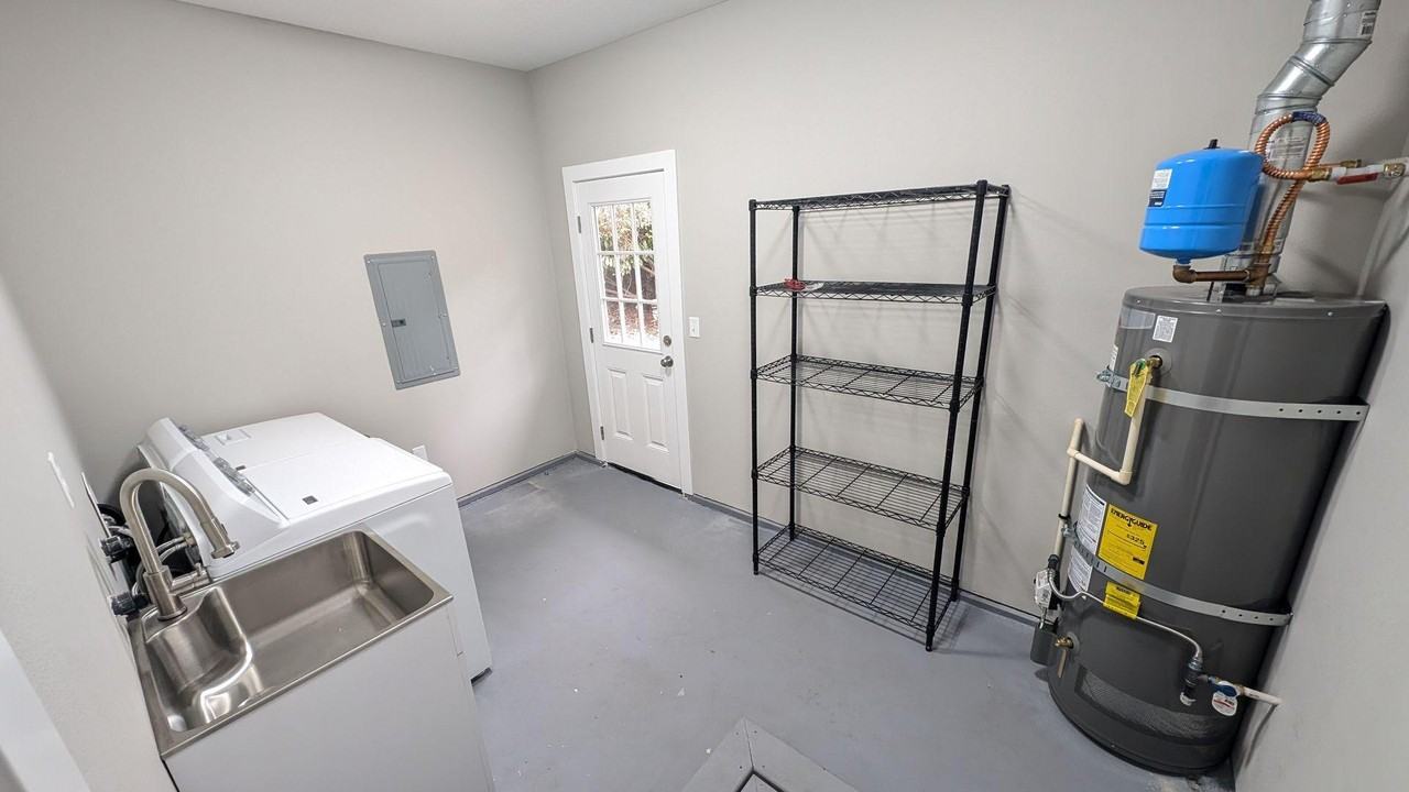 1660 Se Oak Grove Blvd - Photo 6 of 21