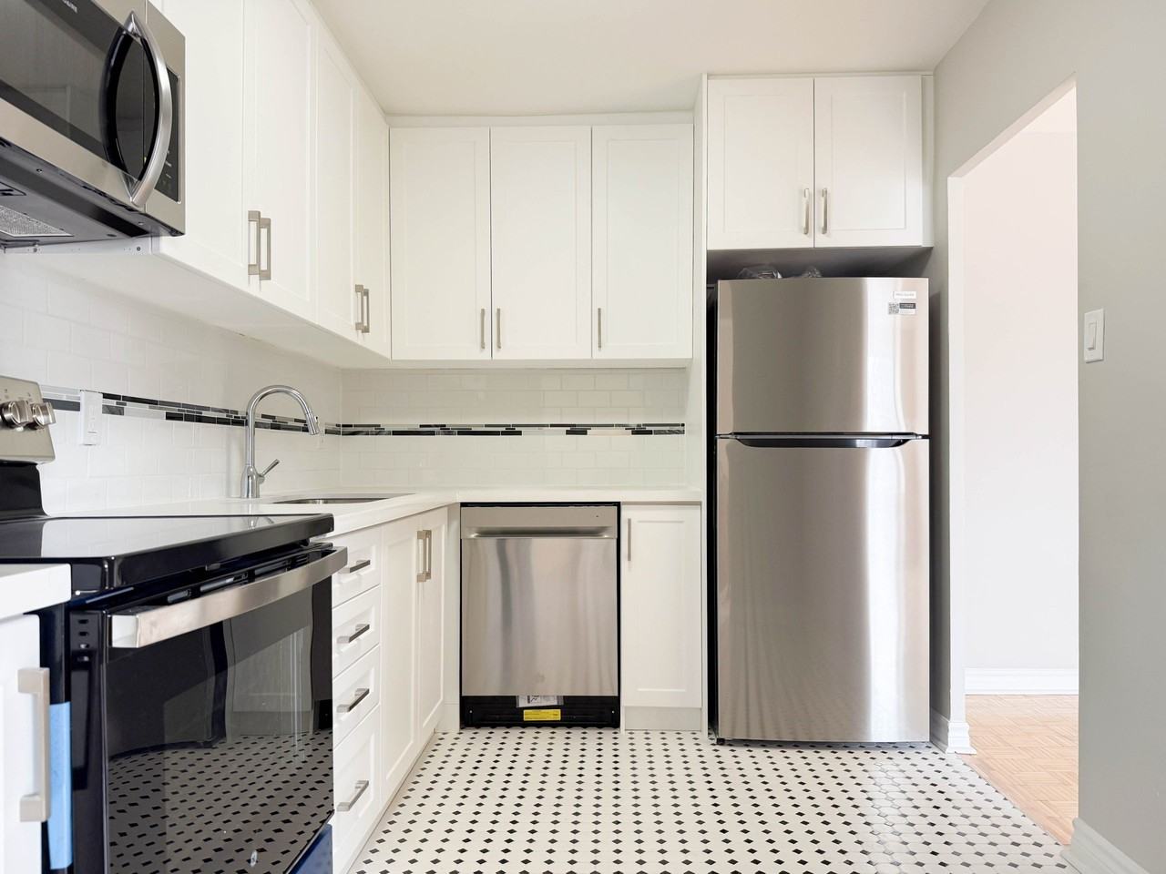 440 Rathburn Road - Photo 4 of 17