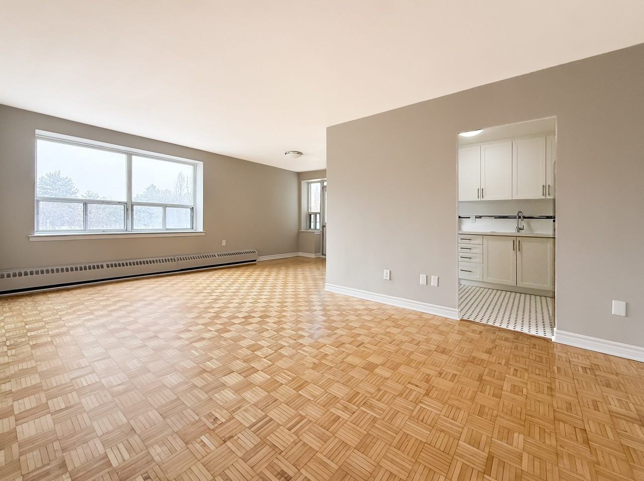 440 Rathburn Road - Photo 5 of 17