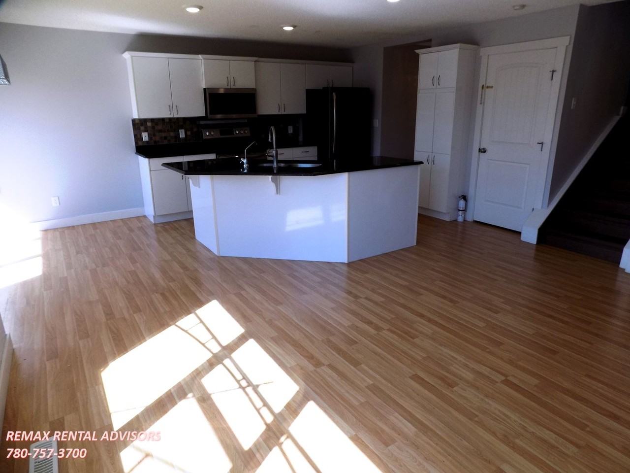 130 65 St Sw - Photo 4 of 24