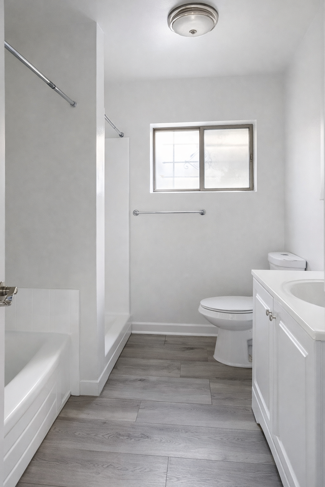 Hollywood Colony - Photo 5 of 18