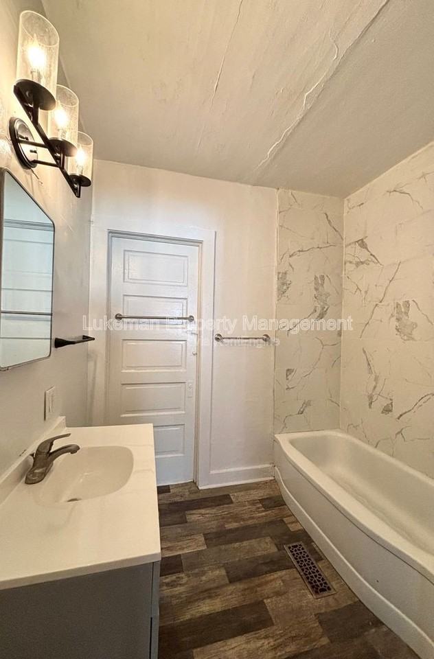 610 W Kalamazoo Ave #1 - Photo 5 of 9