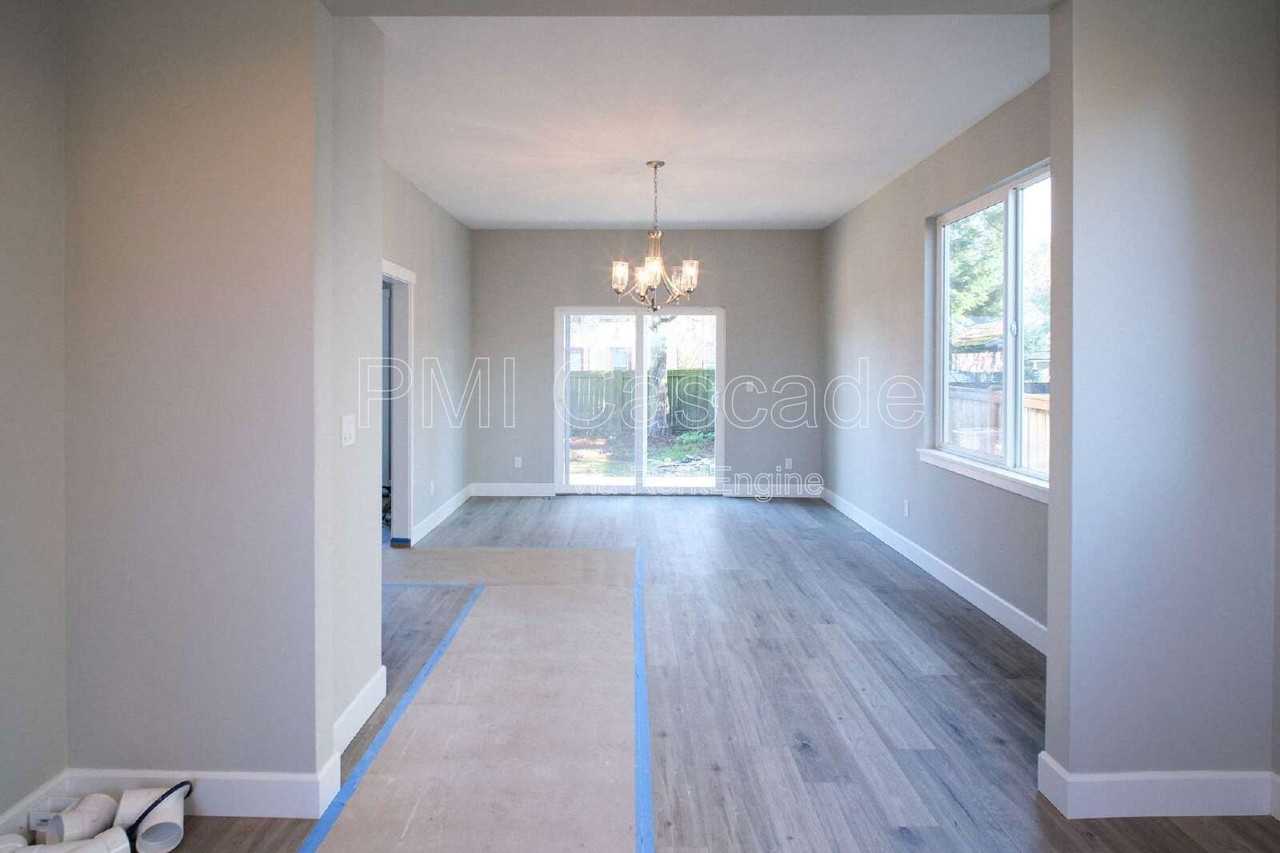 933 S Sprague Ave - Photo 4 of 34