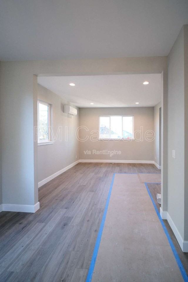 933 S Sprague Ave - Photo 6 of 34