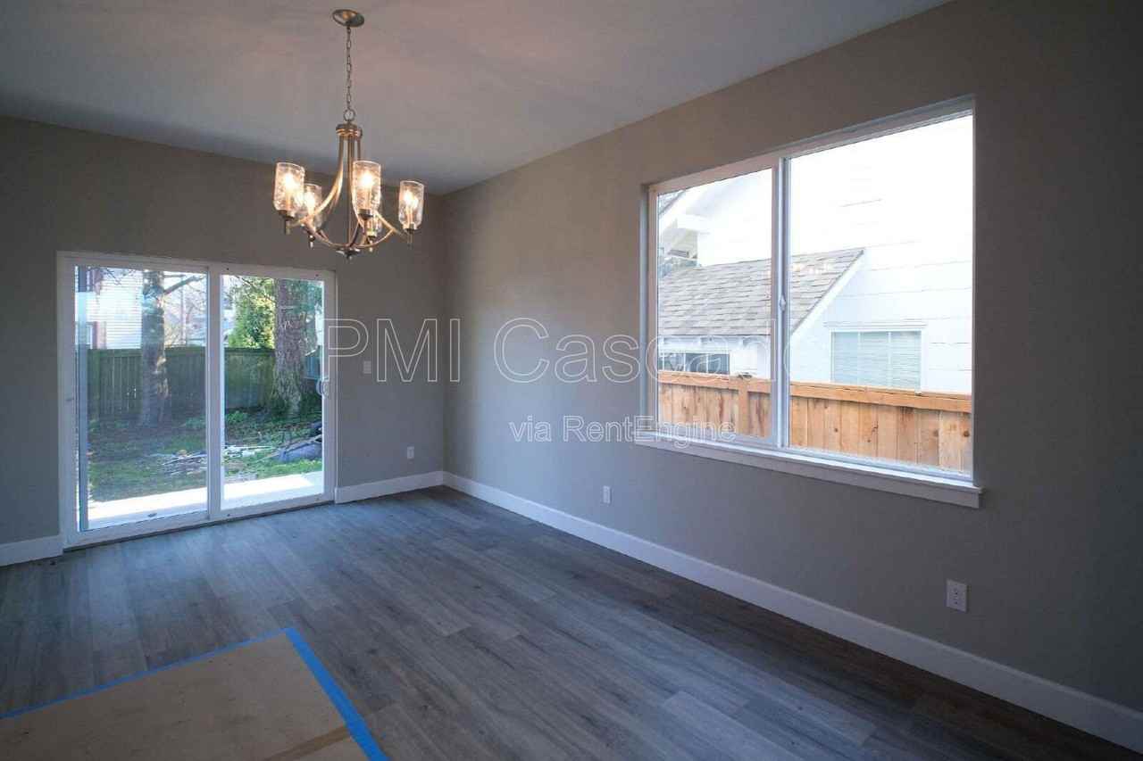 933 S Sprague Ave - Photo 7 of 34