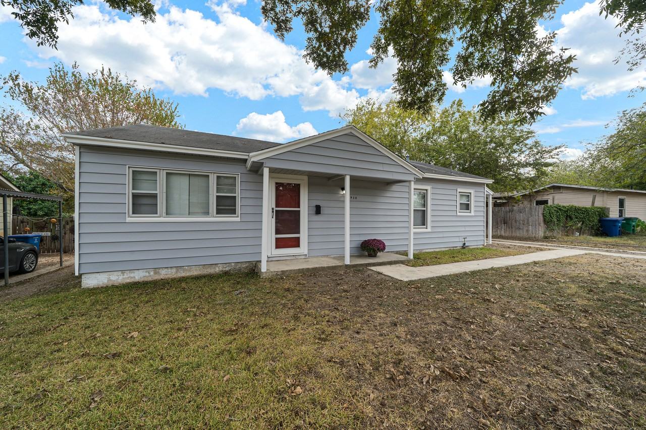 3938 S Walters - Photo 2 of 30
