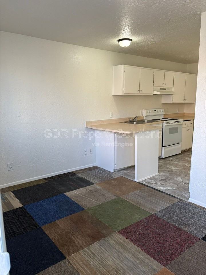 1100 Coal Ave Sw #6 - Photo 4 of 10