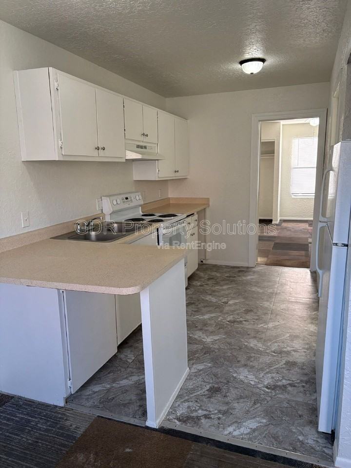 1100 Coal Ave Sw #6 - Photo 5 of 10