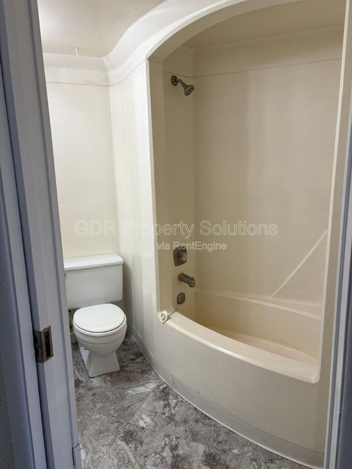 1100 Coal Ave Sw #6 - Photo 6 of 10