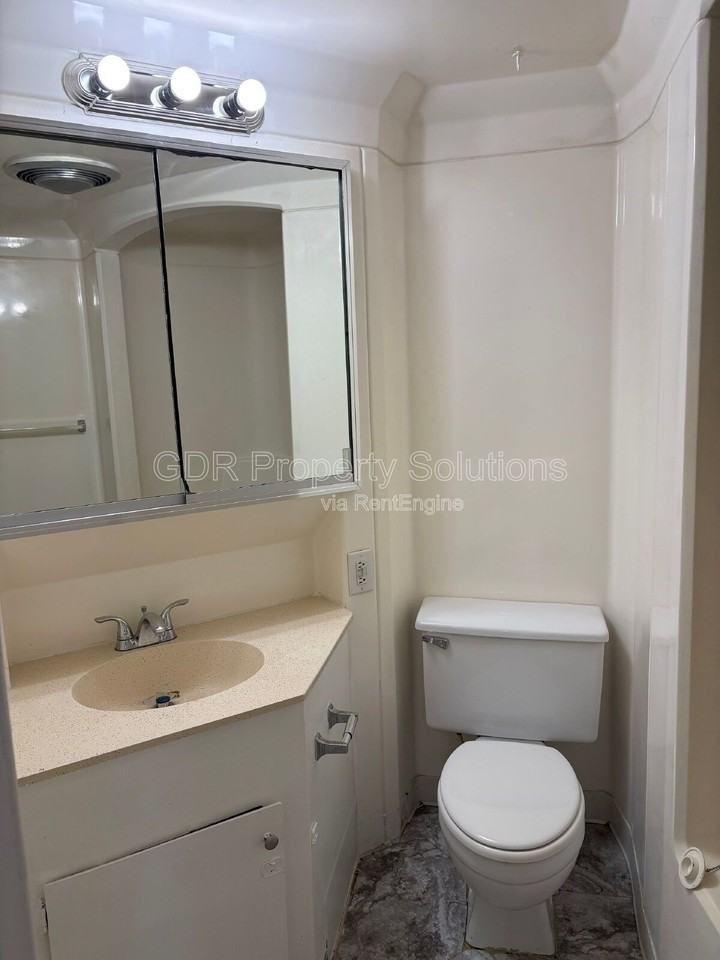 1100 Coal Ave Sw #6 - Photo 7 of 10