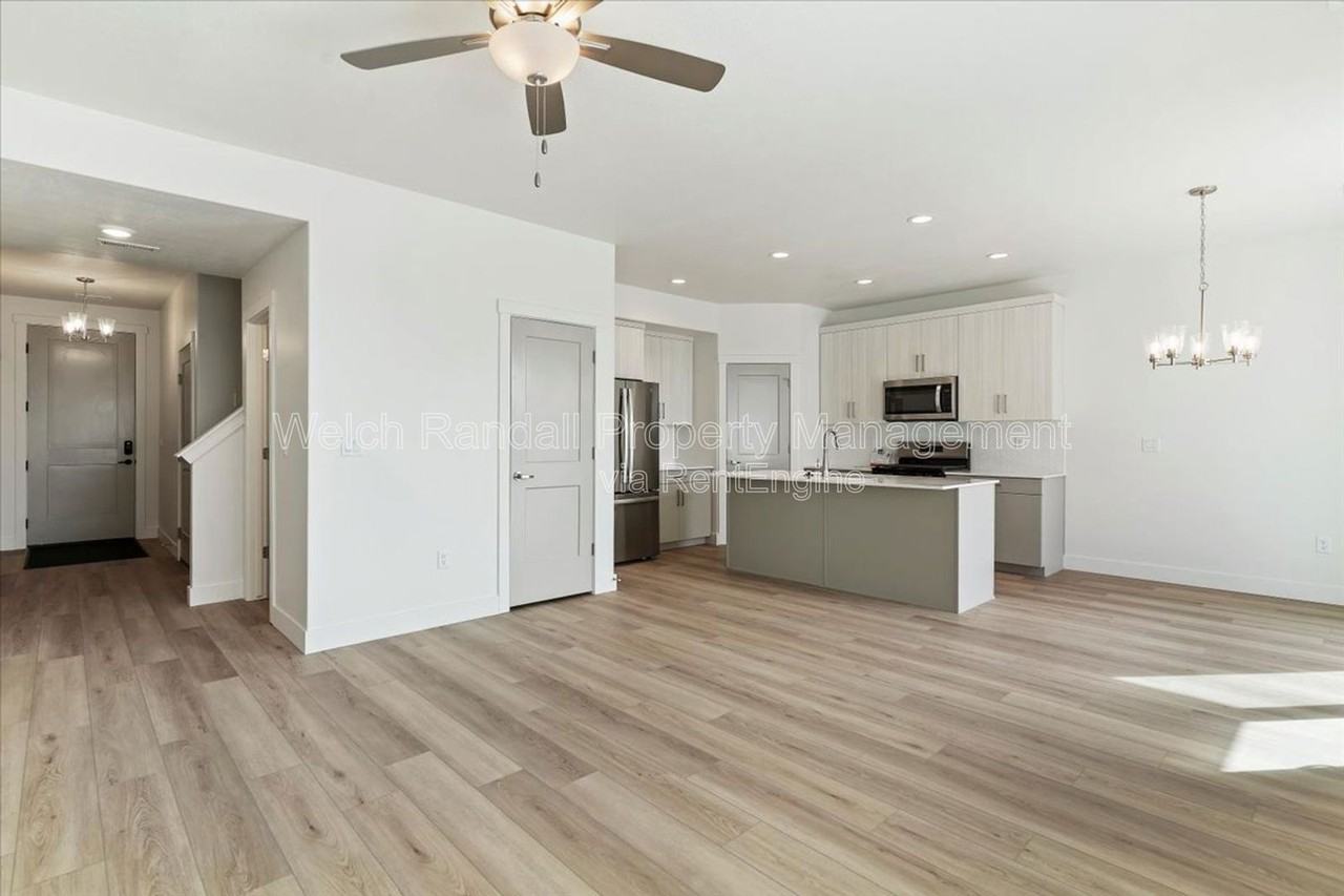 3669 S 4625 W - Photo 3 of 33