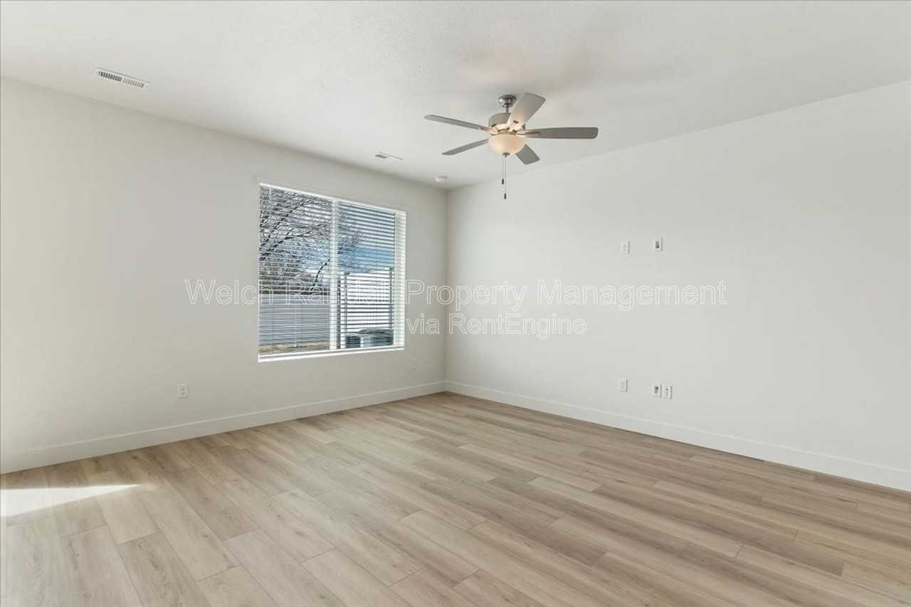 3669 S 4625 W - Photo 4 of 33